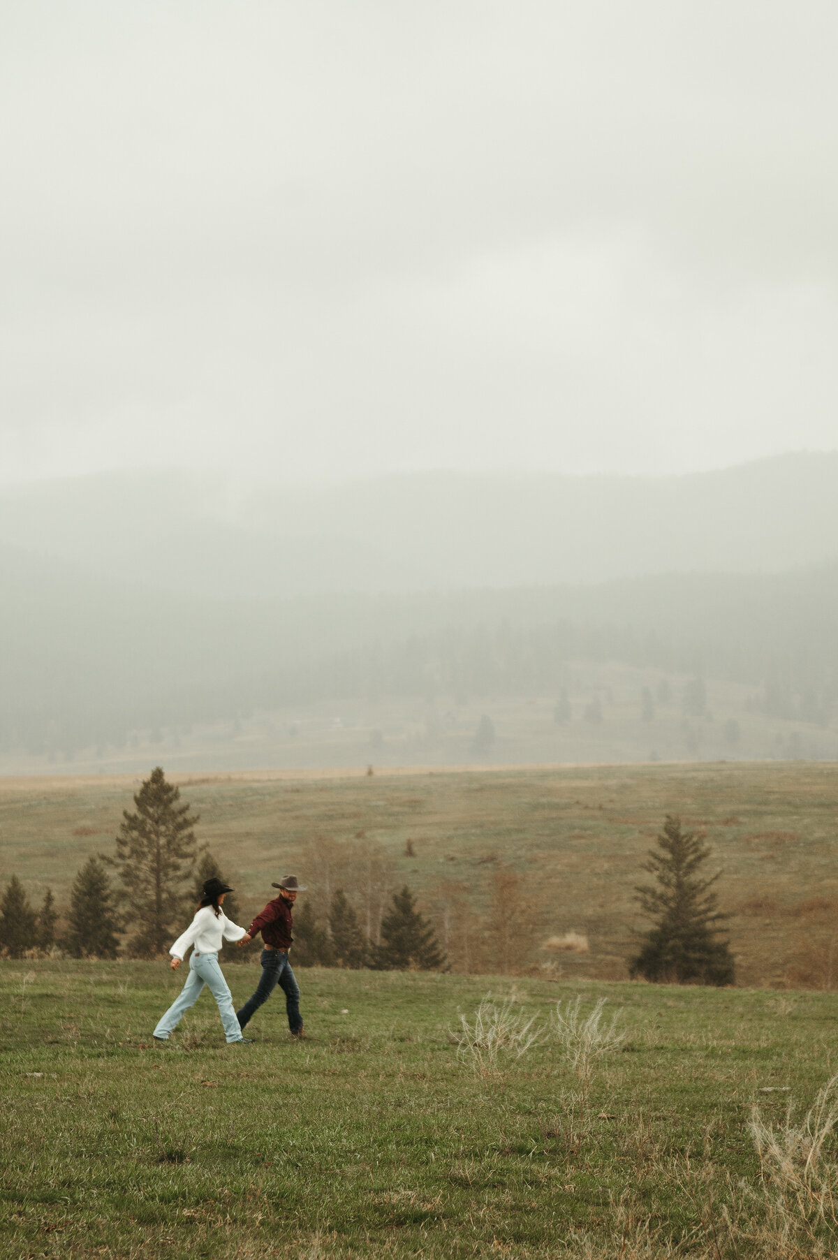 presley-gray-photo-montana-western-style-engagement-3324