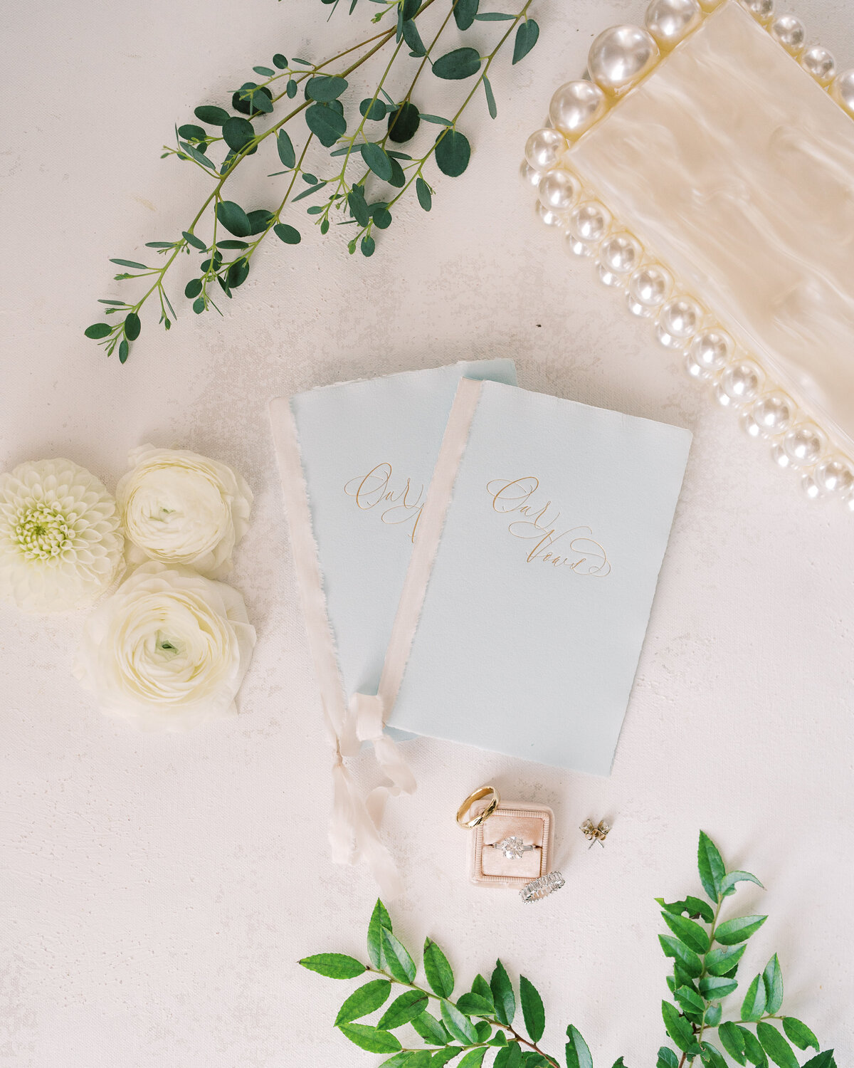 Timeless floral design for the this garden-inspired summer wedding. Classic white and green floral colors consisting of roses, cosmos, smoke bush, baby’s breath, and greenery. Bud vases and bar florals for cocktail hour. Design by Rosemary & Finch Floral Design.