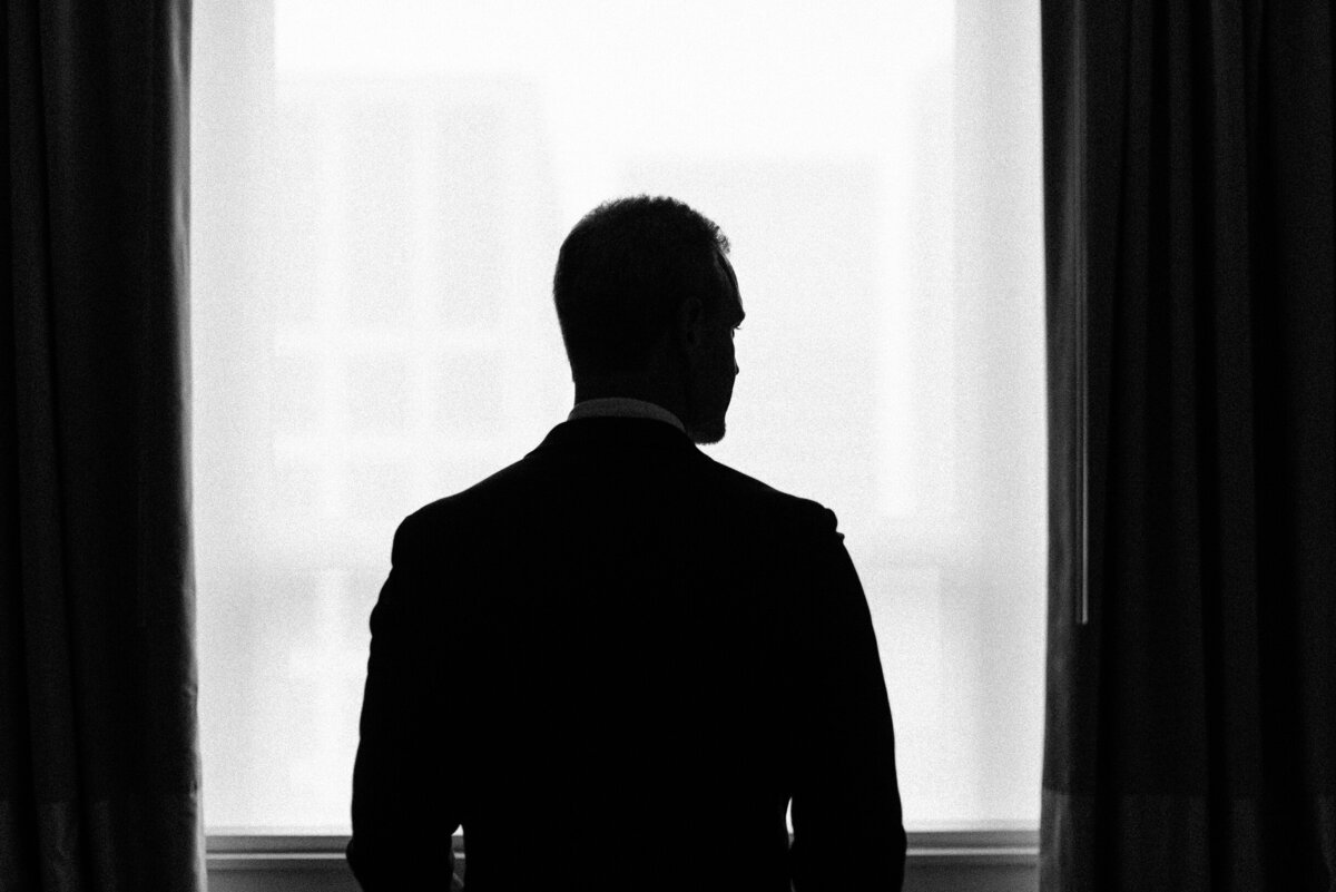 groom silhouette in chicago