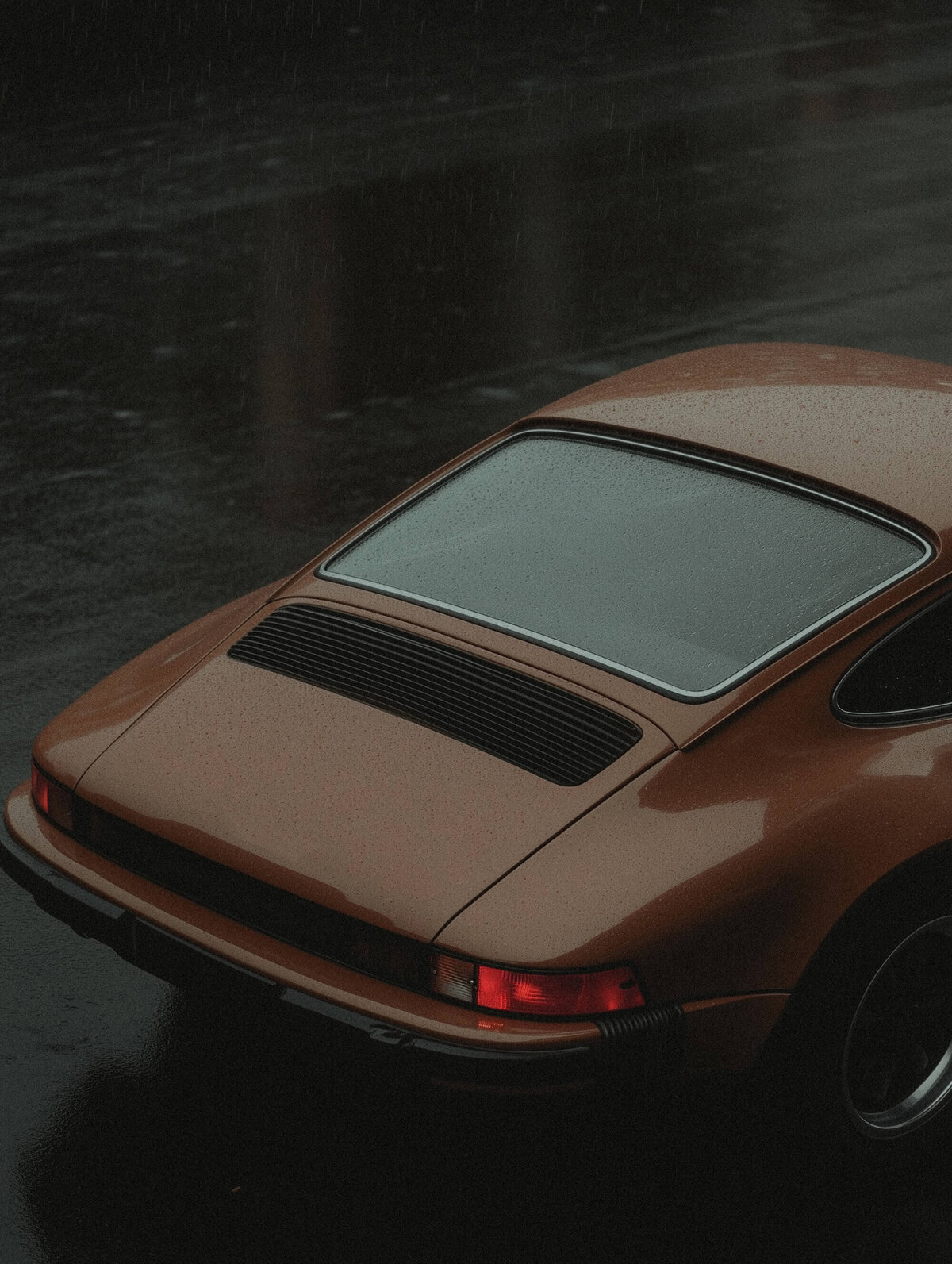 TONIC_Martini_FashionLifestyleStock-sportscar-classic