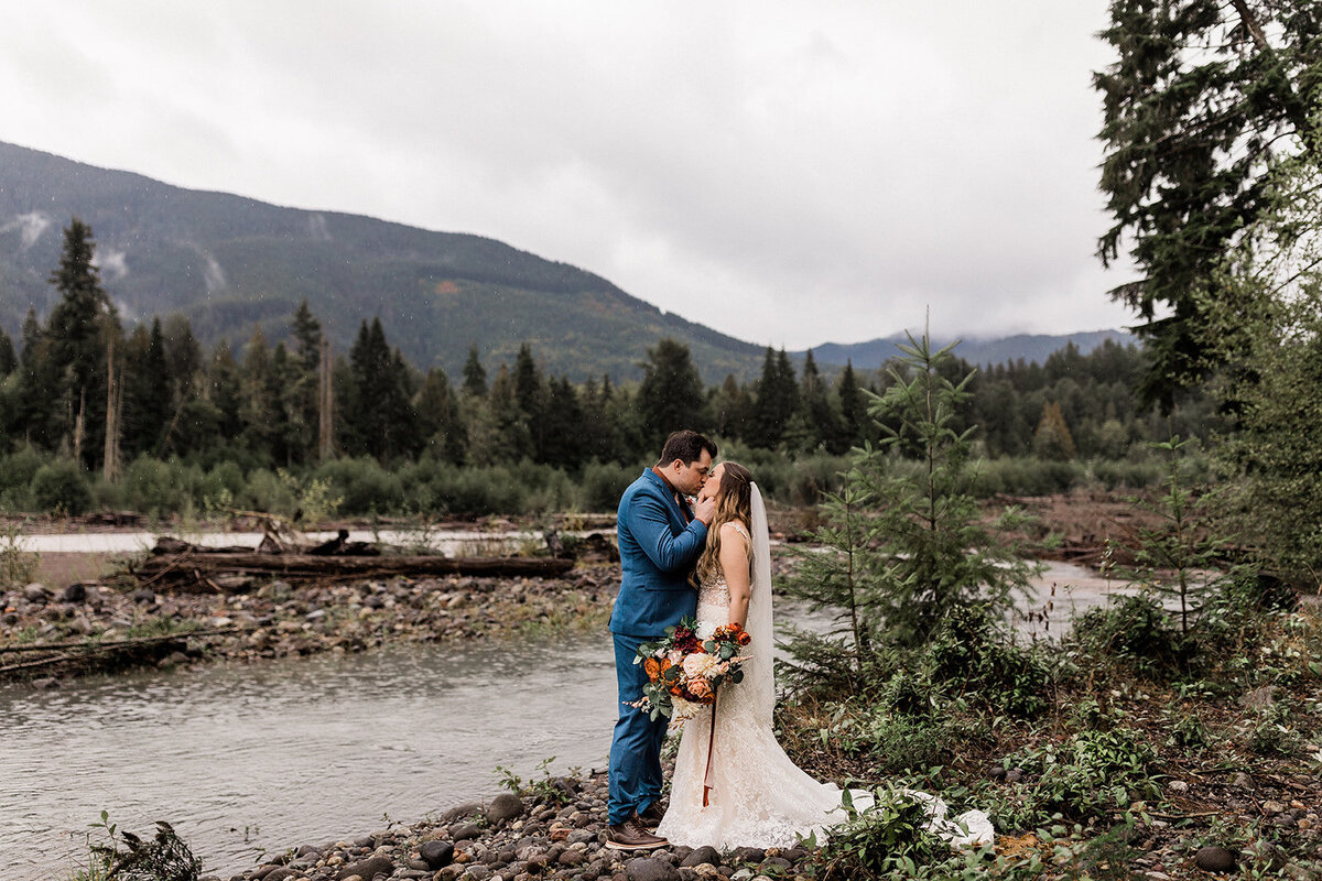 Rainy-Mount-Rainier-National-Park-Intimate-Wedding-71