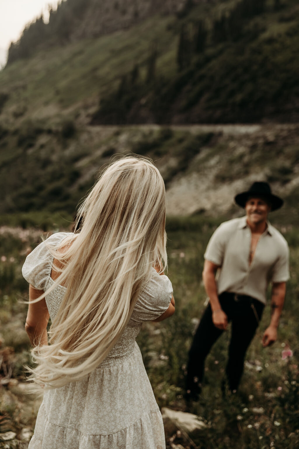glaciernationalparkengagementphotographer-glaciernationalparkengagement-glaciernationalparkcouplesphotos-142