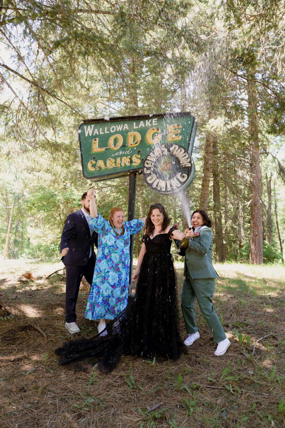 Champagne_Brenda&JanieElopementPhotos_OregonWeddingPhotographer_KuroCreativeHouse-4