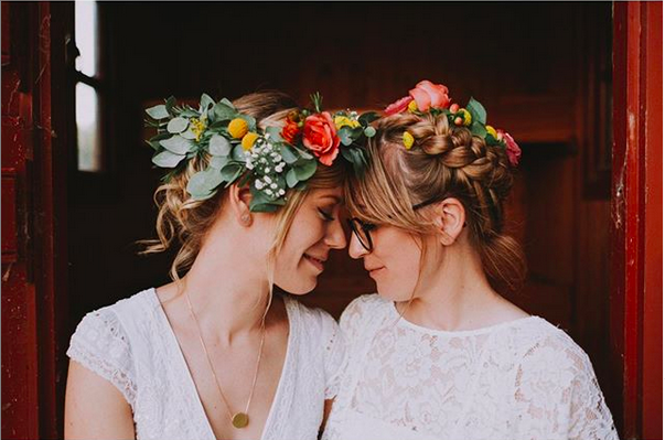 bridal hairstylist flower crowns