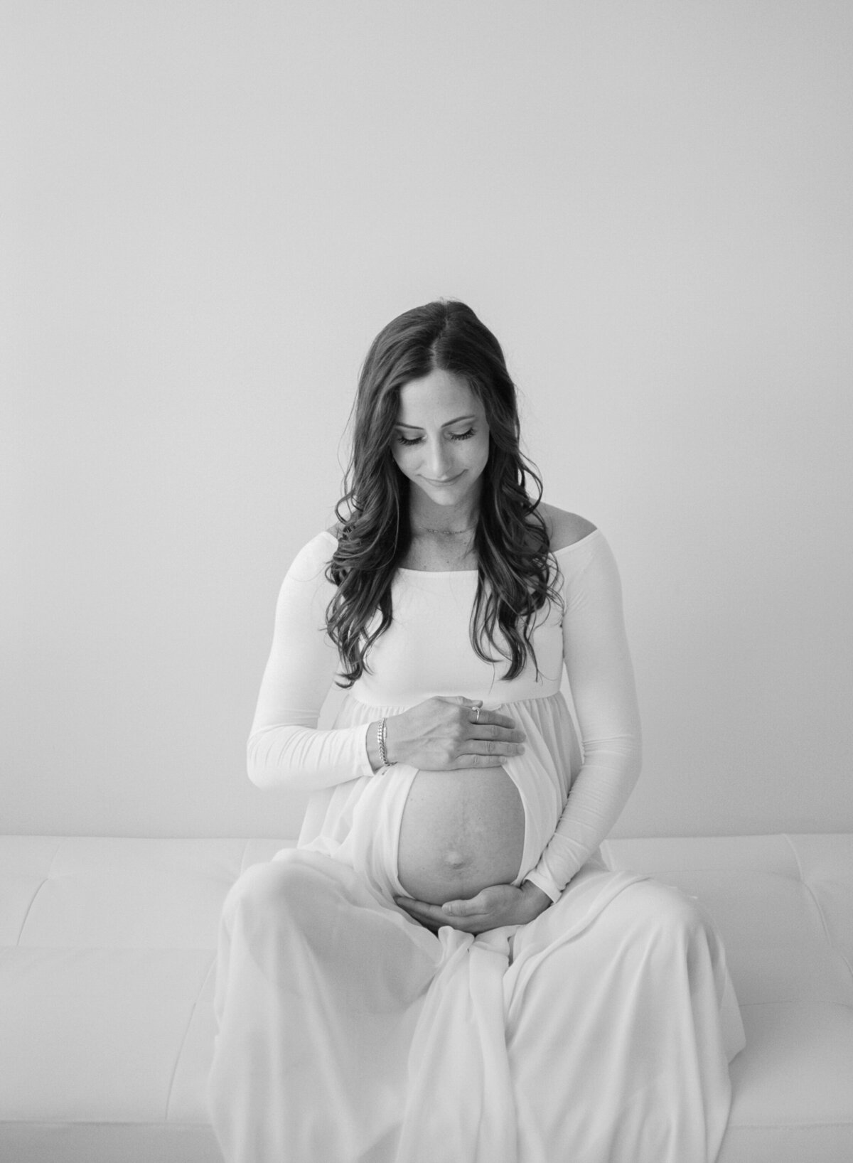 intimate matenrity photo photography studio in northern virginia