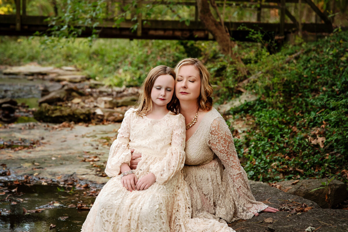 st-louis-family-photographer-mom-and-daughter-in-boho-stye-lace-dresses-snuggled-together-at-st-louis-creek