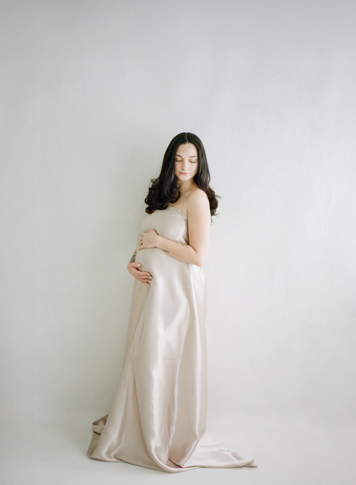 Maternity-Studio-Photo-Outfit-Ideas-Northern-VA-Studio-Photo-18