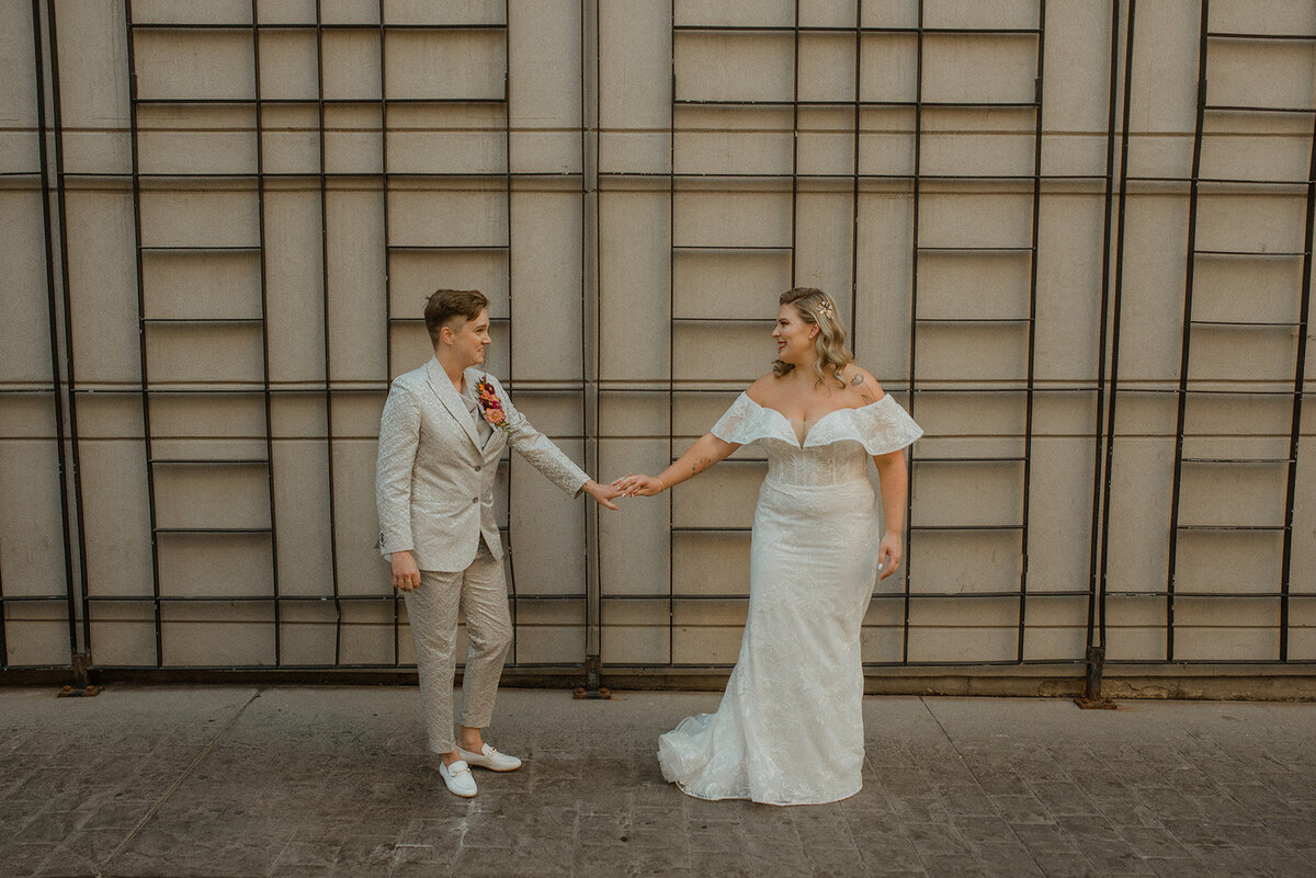 downtown-toronto-lgbt-couple-lgbt-wedding-gardiner-museum-066