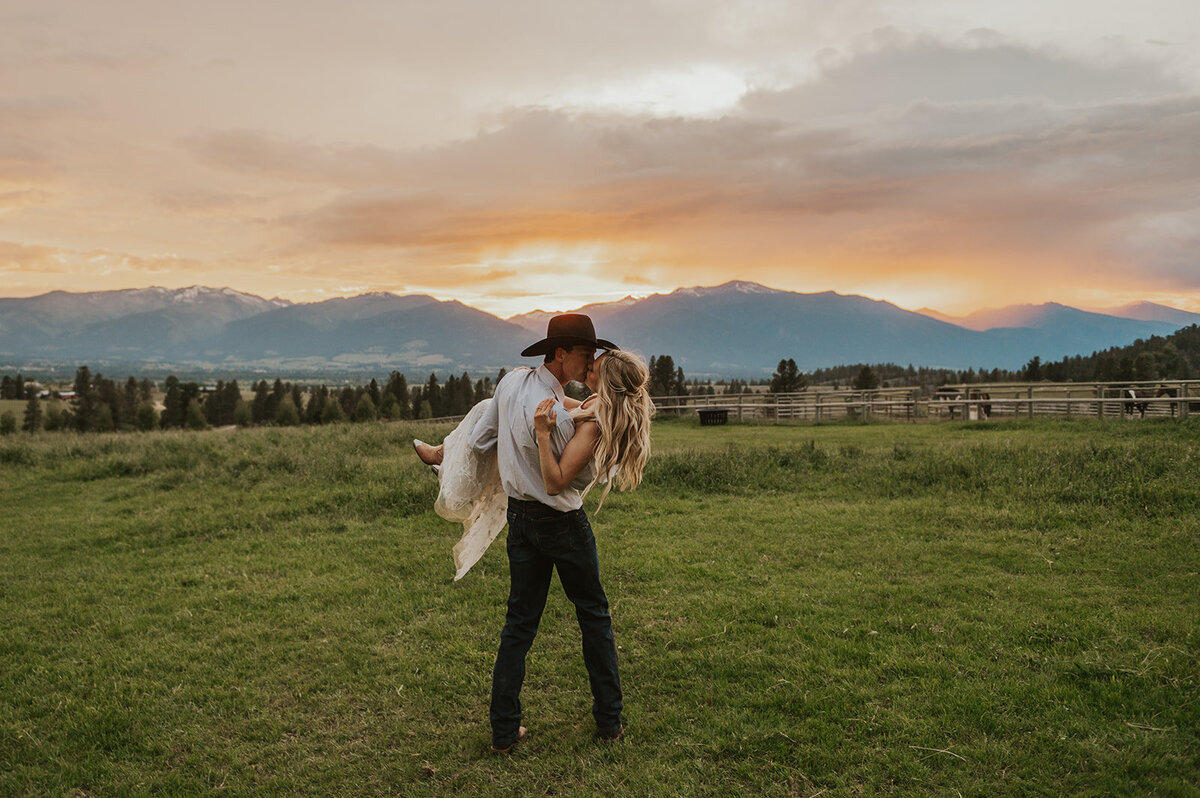 presley-gray-cowboy-luxury-montana-wedding-4798