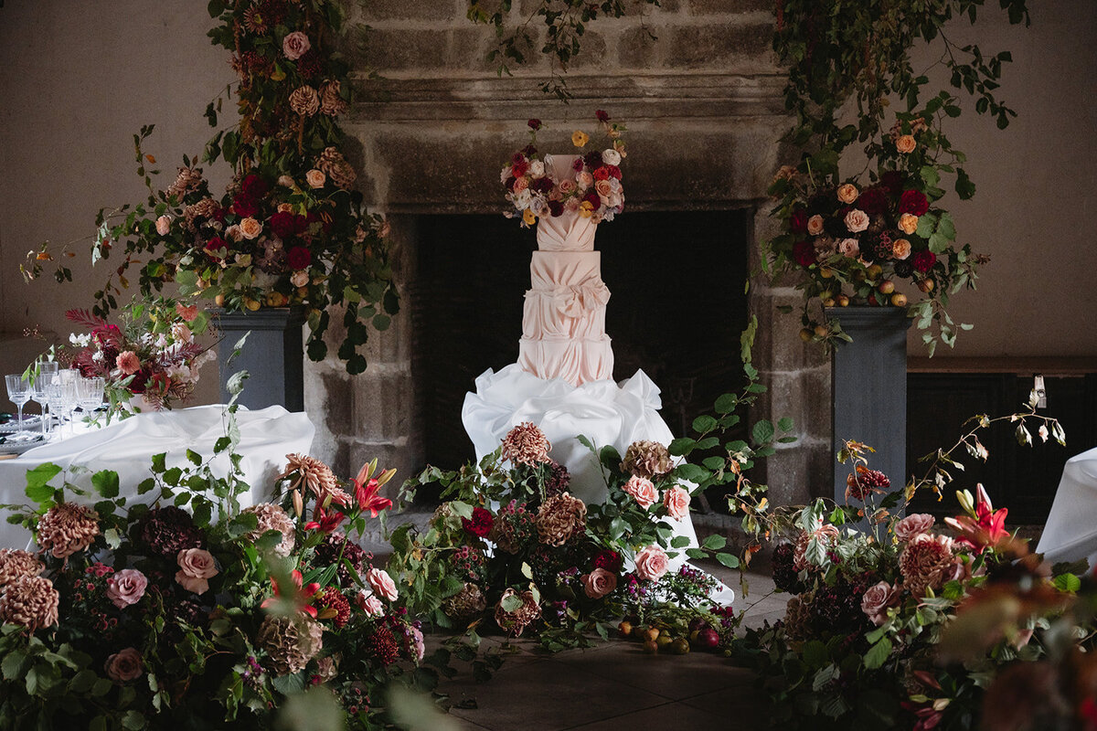 Wedding_Château _France_florist_trend _2025_maximalist_flowers_Capucineatelierfloral560