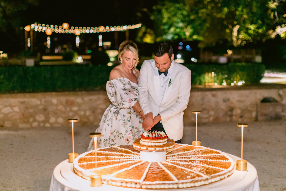 Wedding couple cutting wedding cake Château de la Gaude, Provence