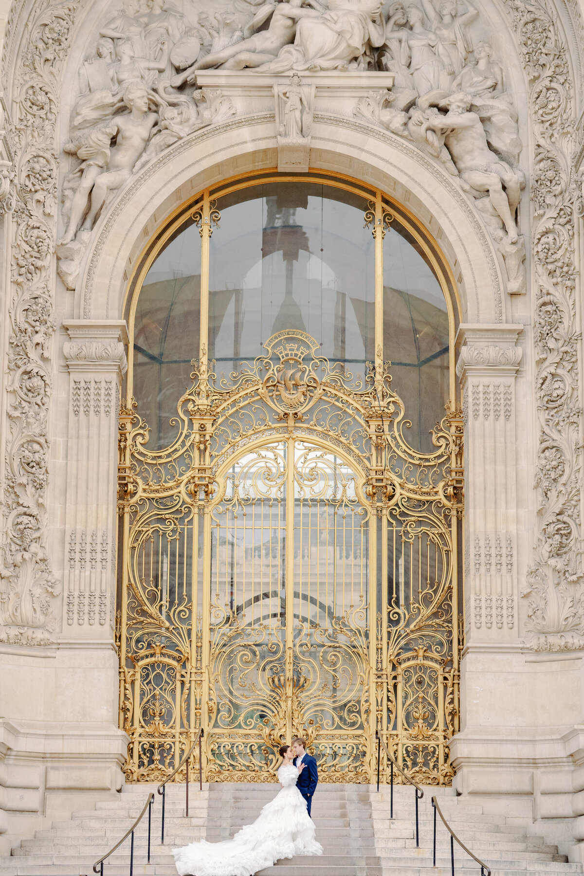 Bridal session in Paris photographed by Paris wedding photographer