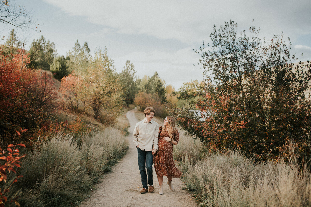 fall-maternity-session-missoula-montana-13