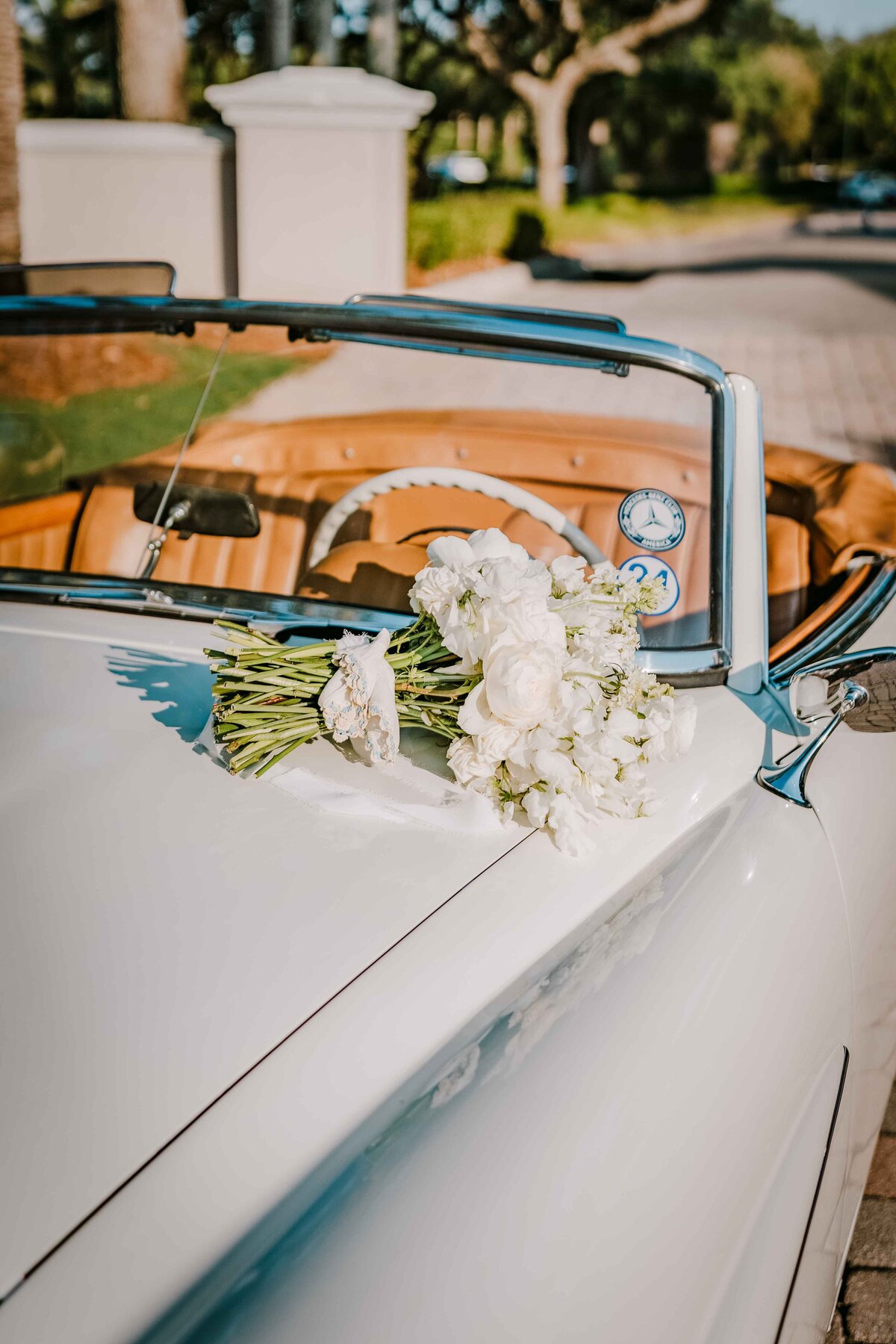 spring-wedding-vintage-car-detail-shot