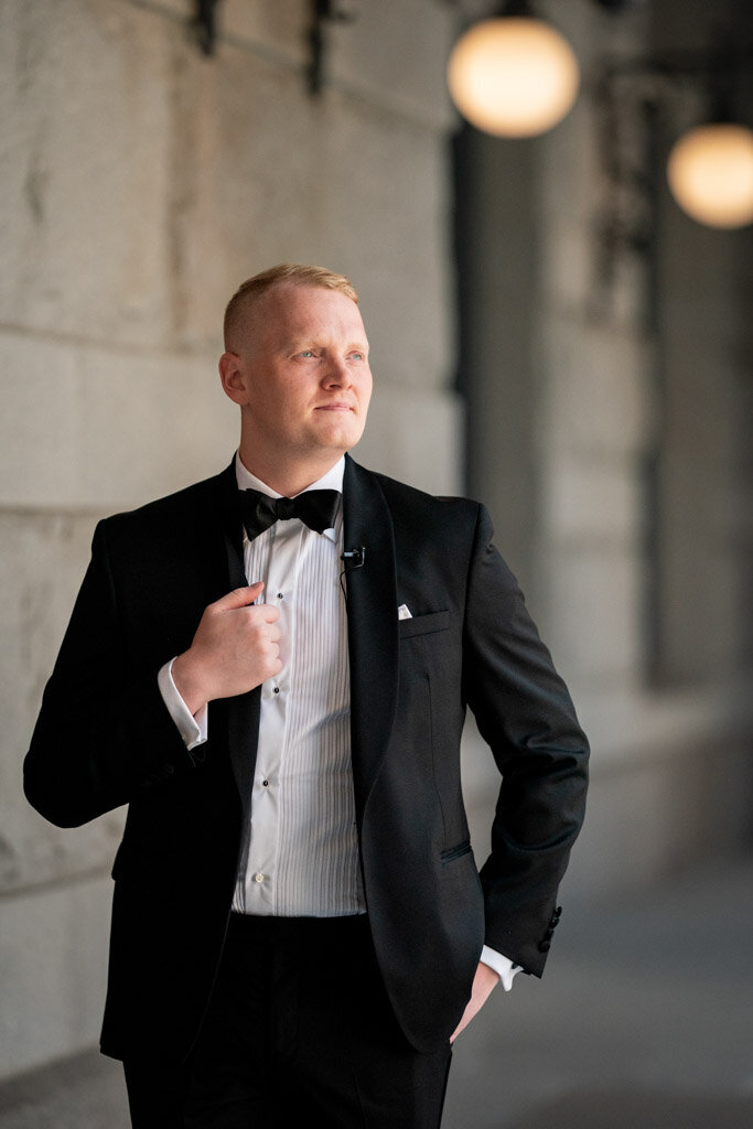 33-Milwaukee-Art-Mueseum-Wedding-Lauren-Ashley-Studios