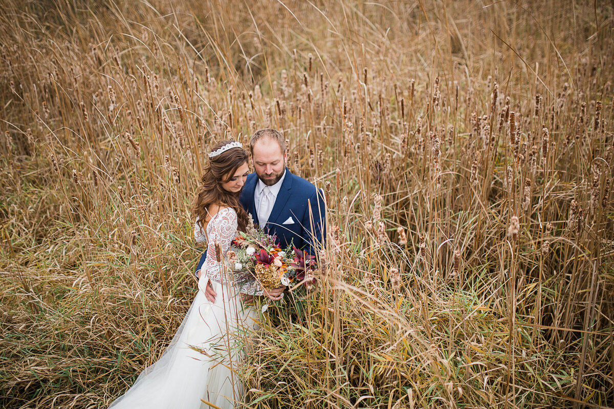 orland-park-wedding-photography-bride-groom-outdoors-field