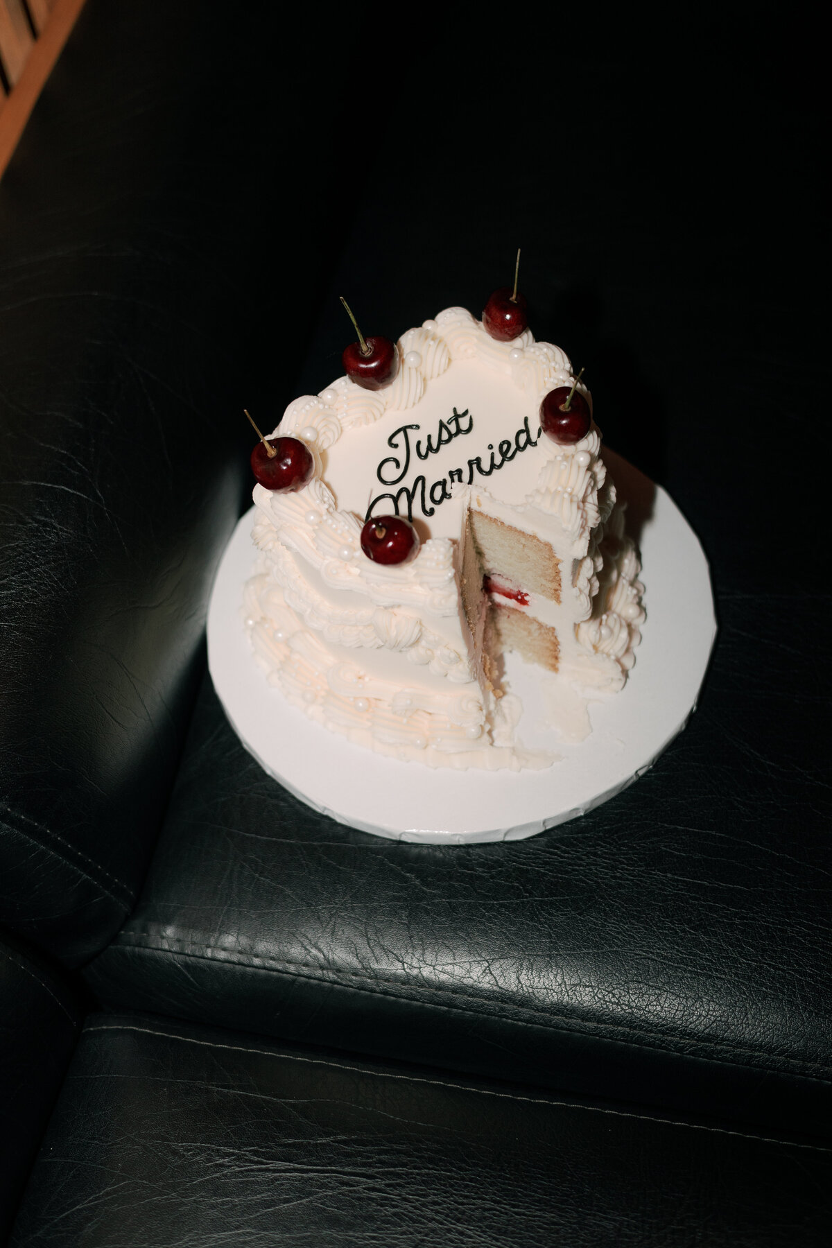 vintage-wedding-cake-Vancouver-island-BC