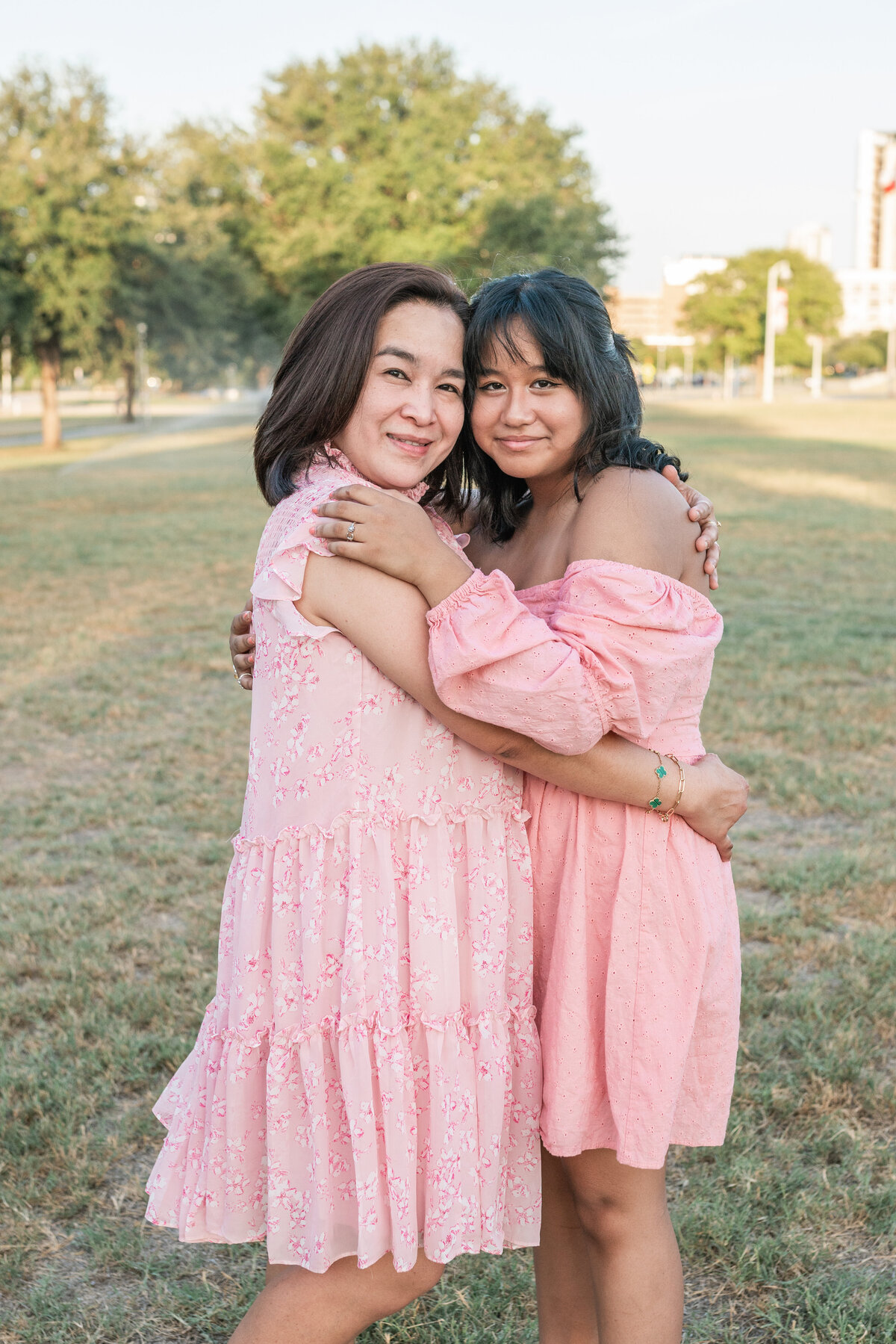 Austin Texas Family photo of mother and daughter in front of Austin Skyline.