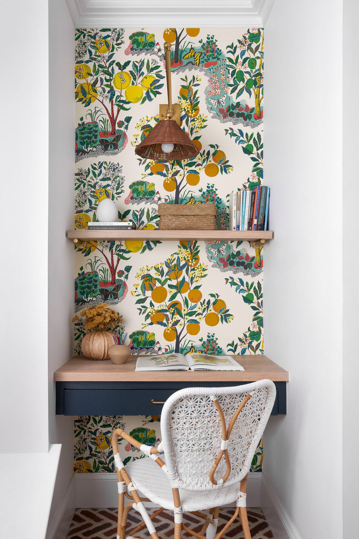 chantilly2_hires_desk