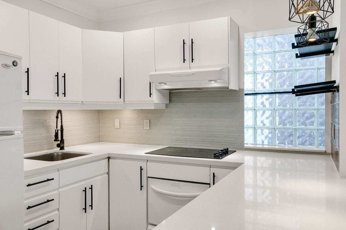 16-web-or-mls-15_002_Kitchen