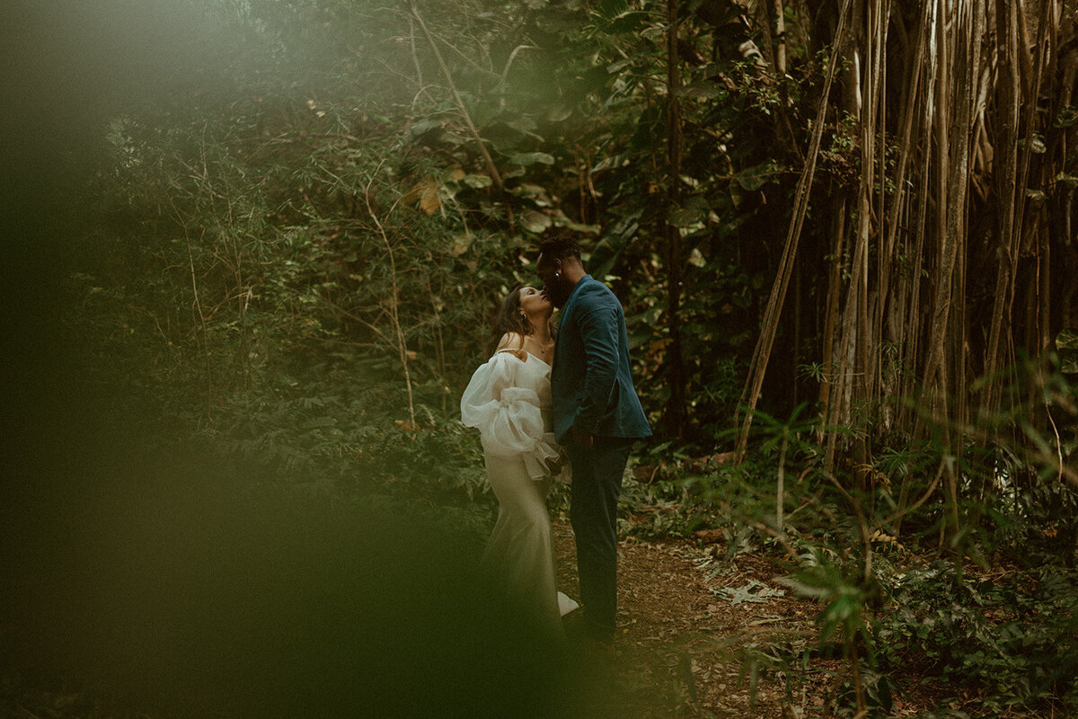 36hawaii elopement photography emilee setting photo oahu elopement packages