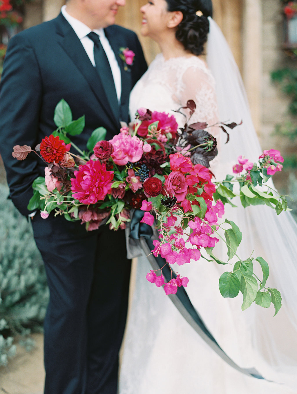 max-owens-design-destination-wedding-california-06-magenta-bouquet