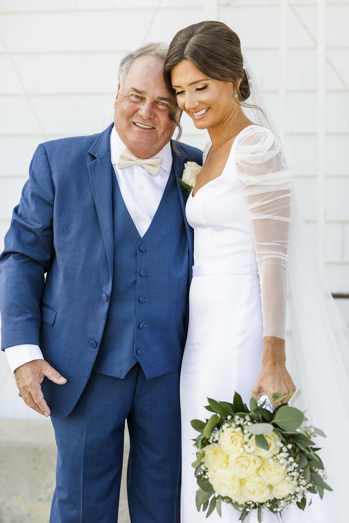 Beach Club Modern Chic Wedding with Touches of Pearl and Gold - Top East Coast Wedding Photography - Ashley Mac Photographs - New Jersey - New York - Connecticut - Rhode Island -45