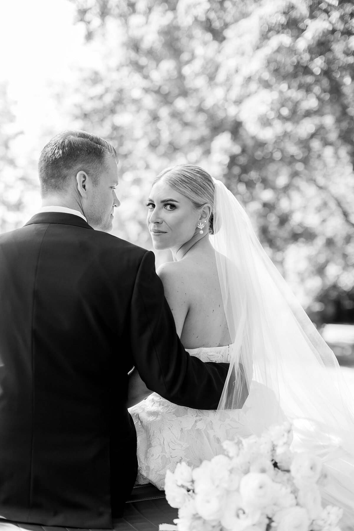 Grace-Brown-Photography-Bellevue-Hall-Tented-Wedding_044