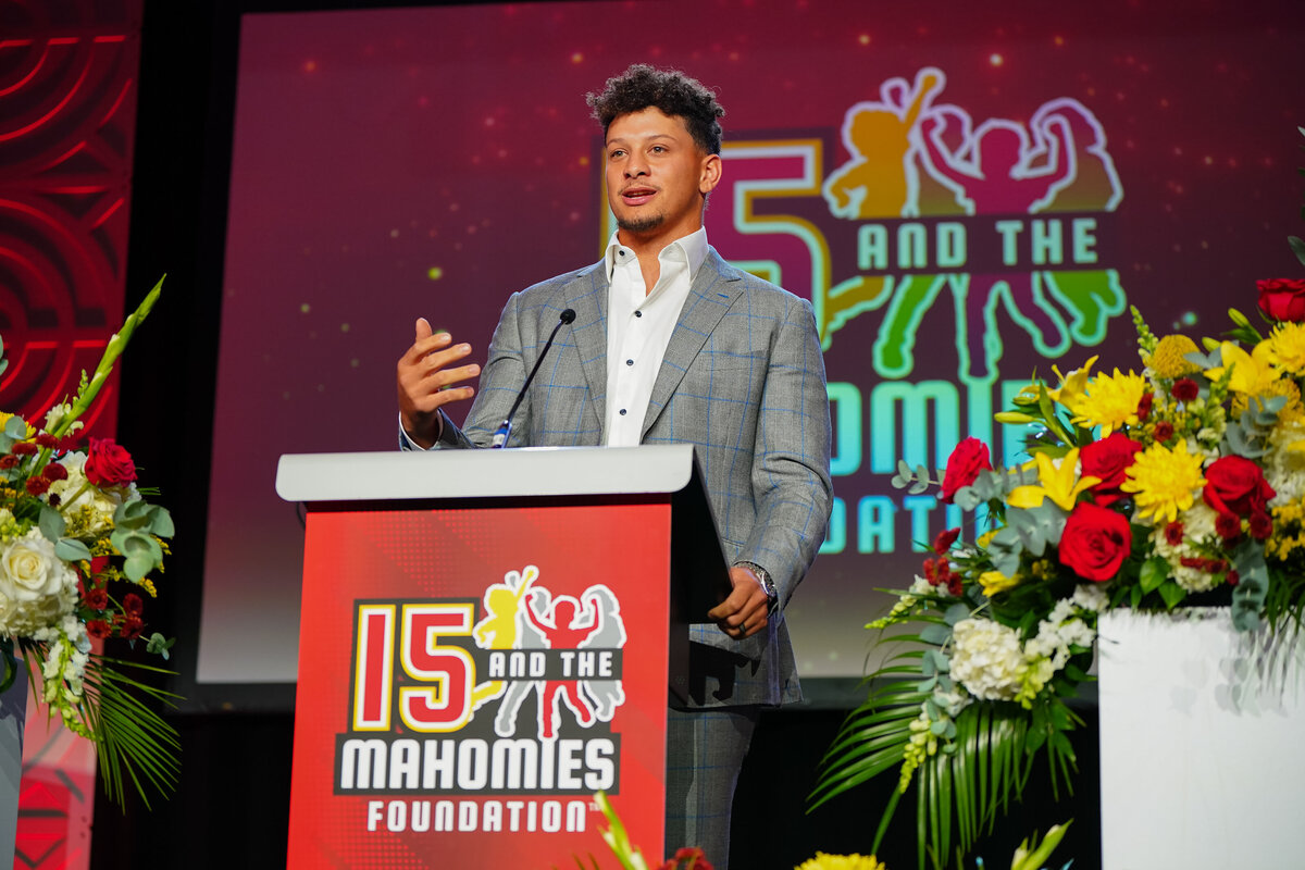 kansas-city-event-photography-0050-patrick-mahomes-speaking-on-stage
