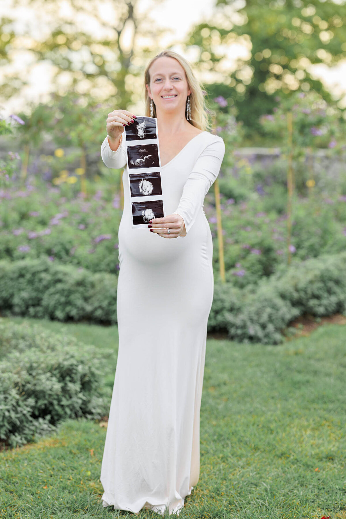 rose-garden-maternity-session-harkness-memorial-connecticut-39