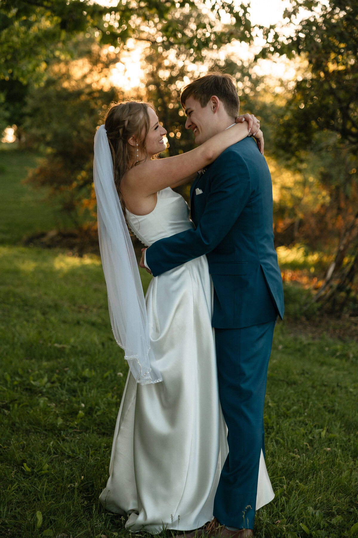 Sydney and Brant's Rustic Midwest Wedding Photography-664