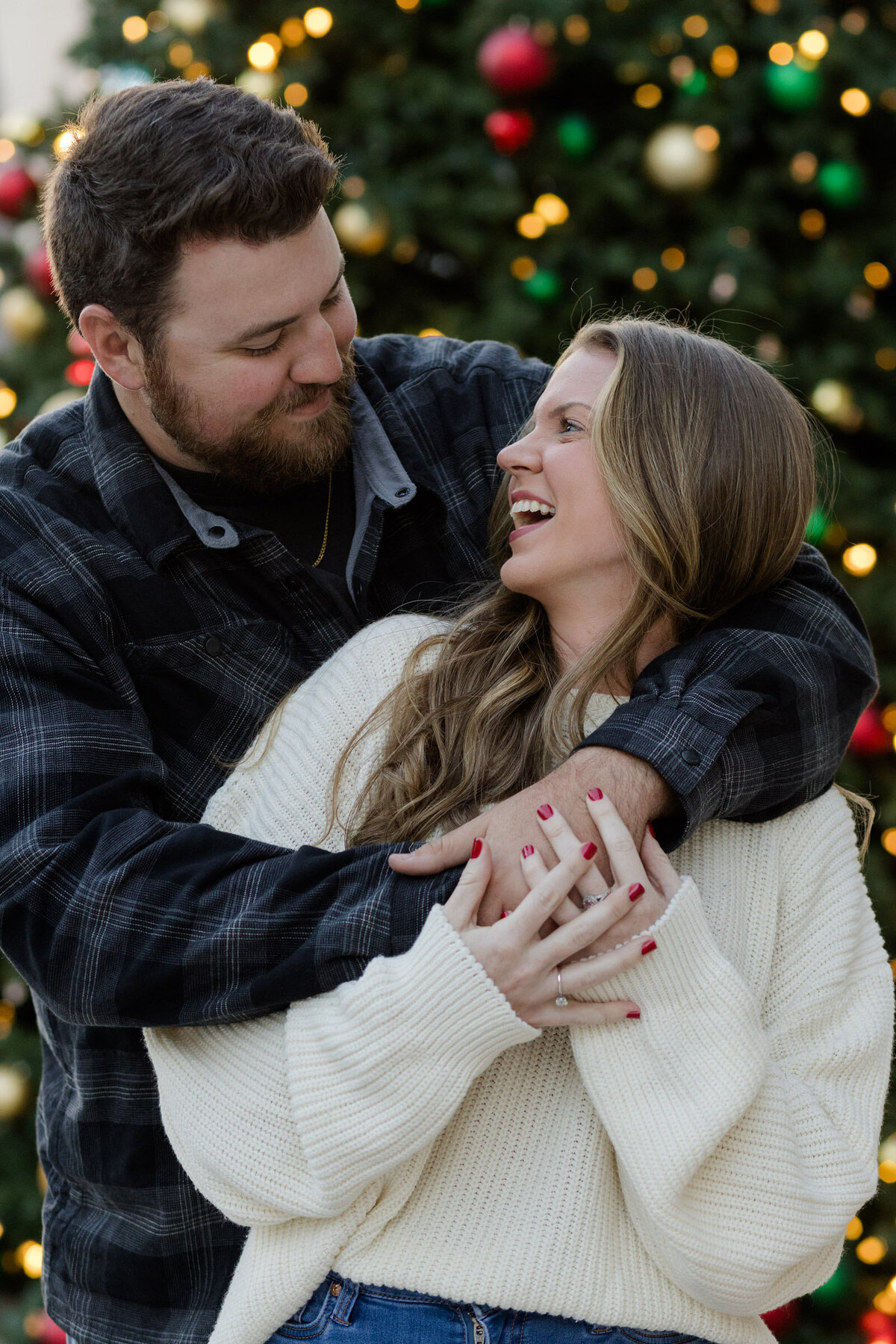 couple-christmas-downtown-session-5