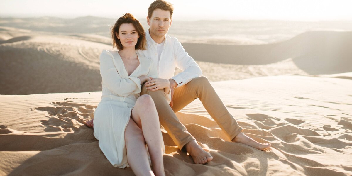 rachel-dale-couple-laughing-desert-engagement-jackson-county-oregon