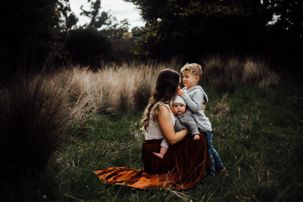 Mother and Children Portrait in Grassy Field in Yarra Valley. Melbourne Family Photography. Sapphire and Stone Photography.