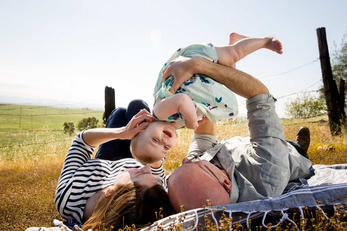 baby-family-outdoor-portrait-lifestyle-fresno
