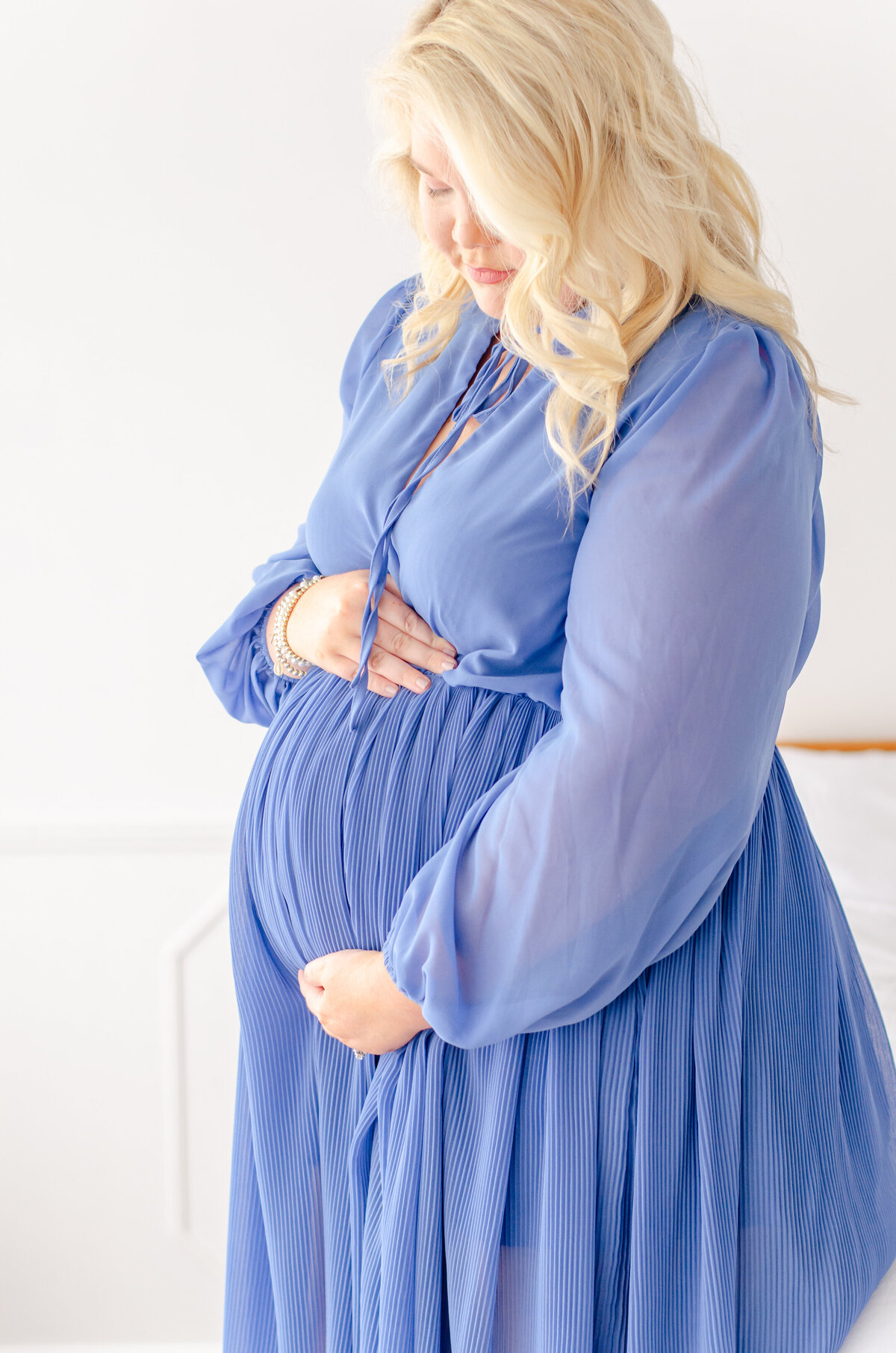 white-studio-maternity-photography-0404