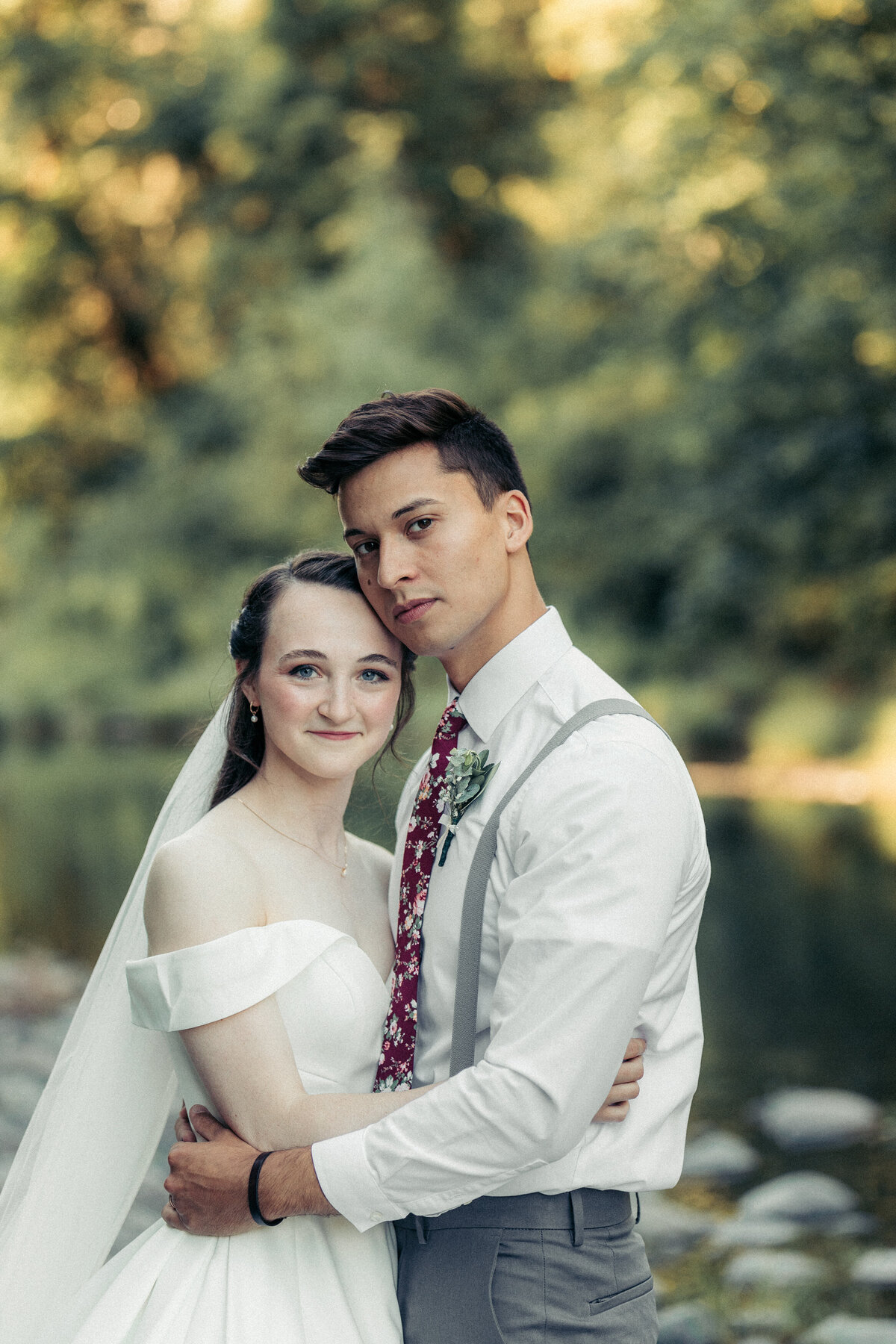 RIVERSIDE WEDDING IN THE OREGON