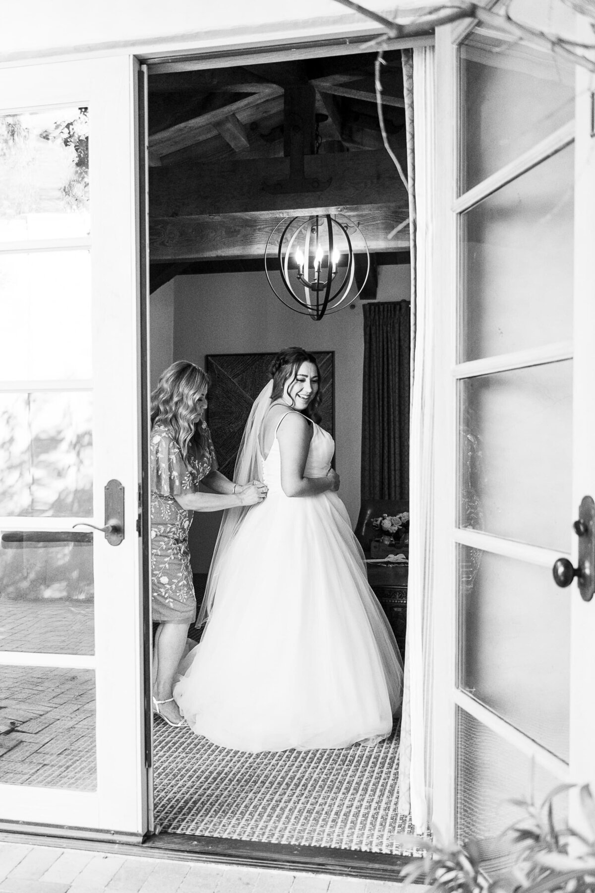 Scottsdale-Wedding-Photographers-Royal-Palms-Bride-1072
