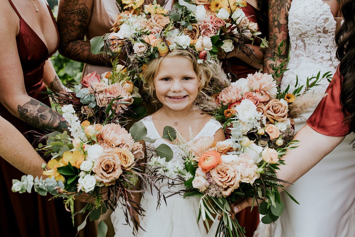 Hazelwood-photo-oswego-hills-wedding-flower-girl