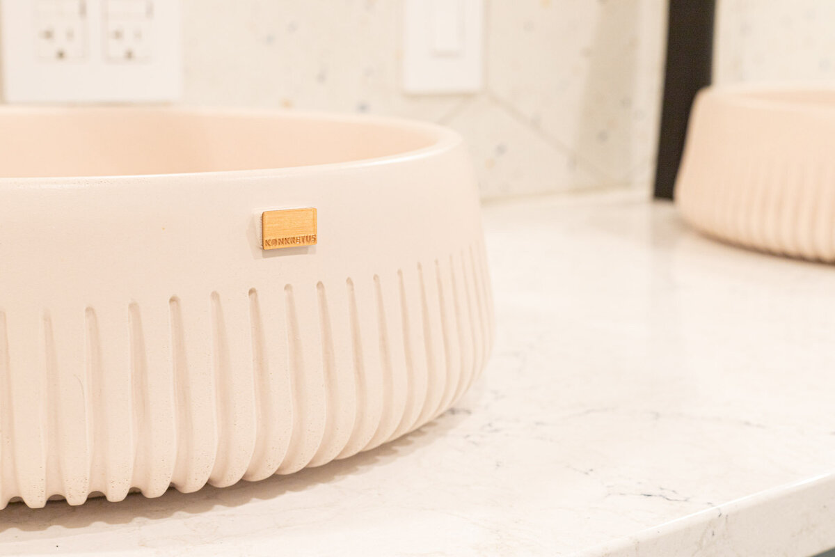 pink sink details