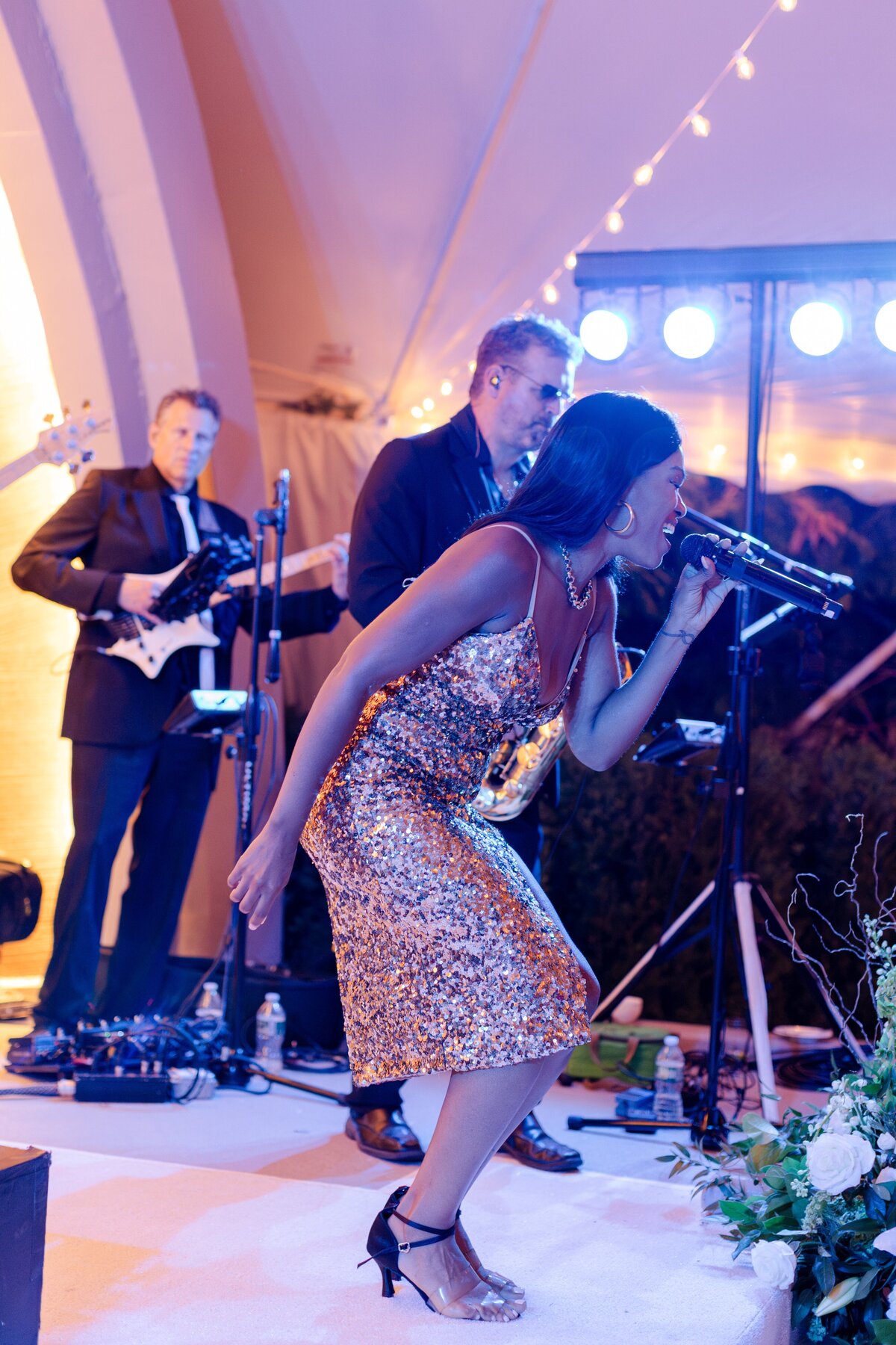 live-singer-during-reception