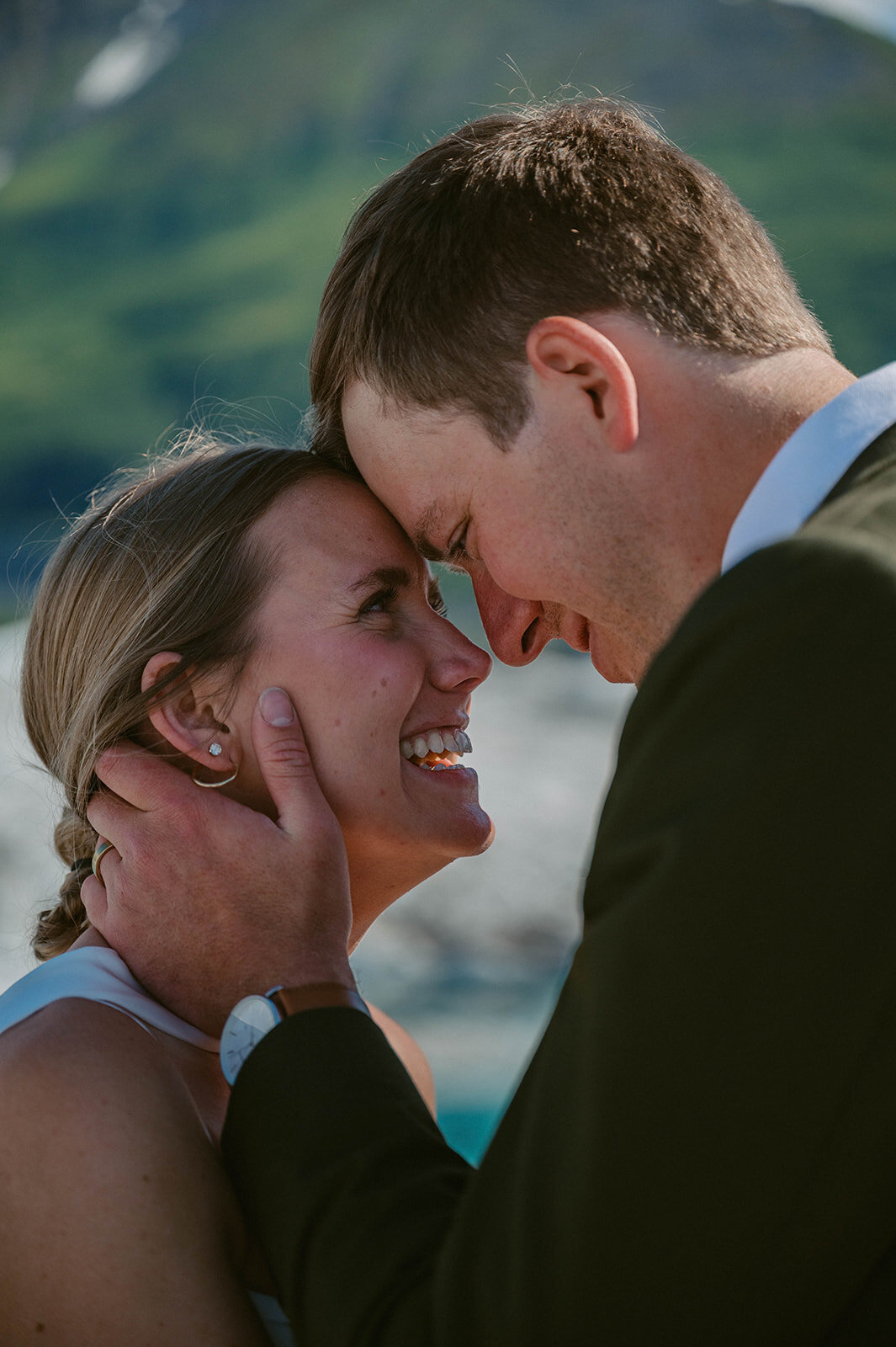 couple giggled at eachother