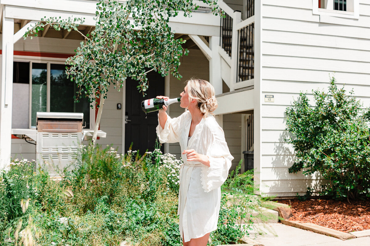 colorado-outdoor-wedding-ceremony-spring-flowers