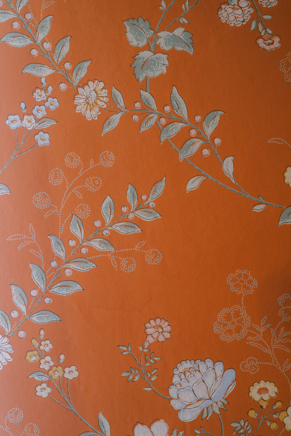 vintage-wallpaper-in-grandmothers-house