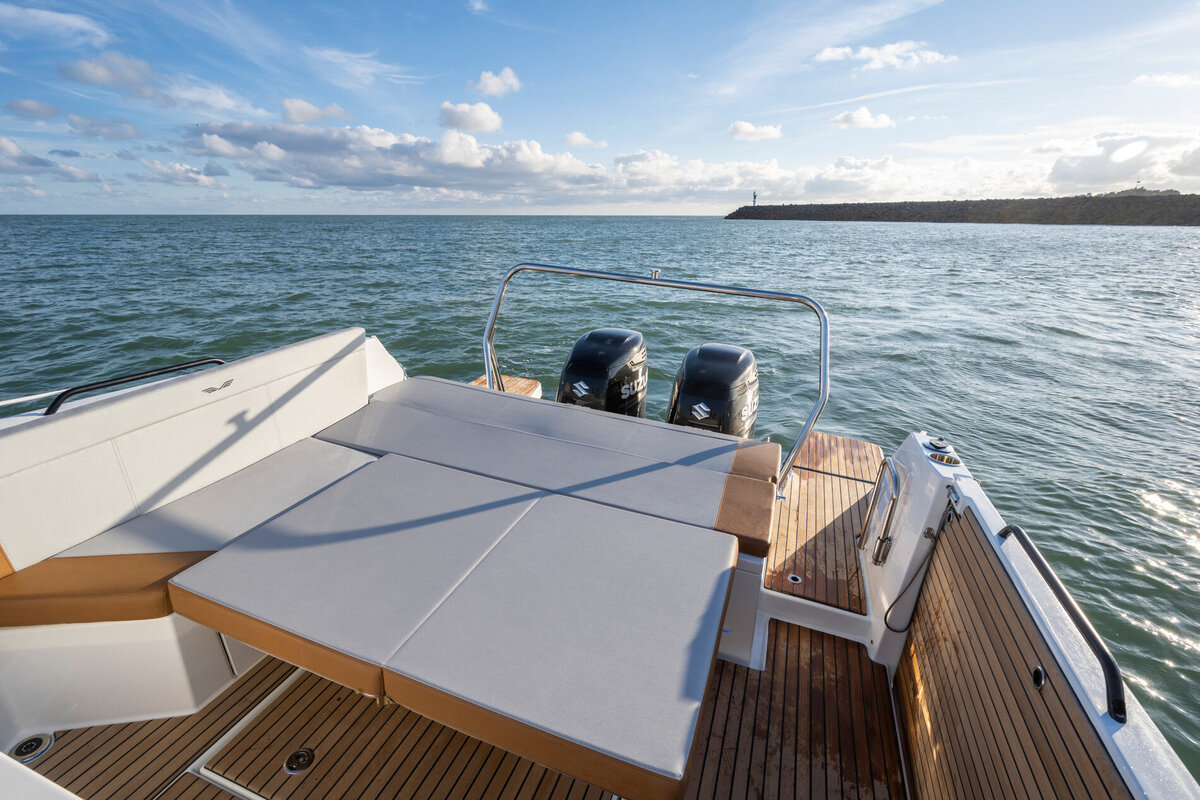 beneteau-flyer-9sundeck-exterior-9