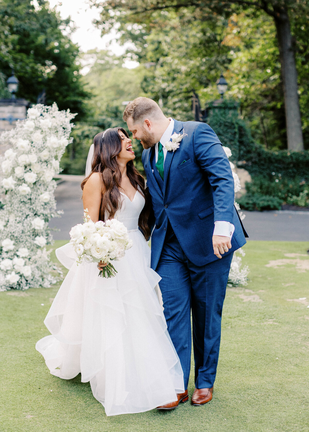 Huntingdon-Valley-Country-Club-Wedding-Bride-Groom-Photos_063