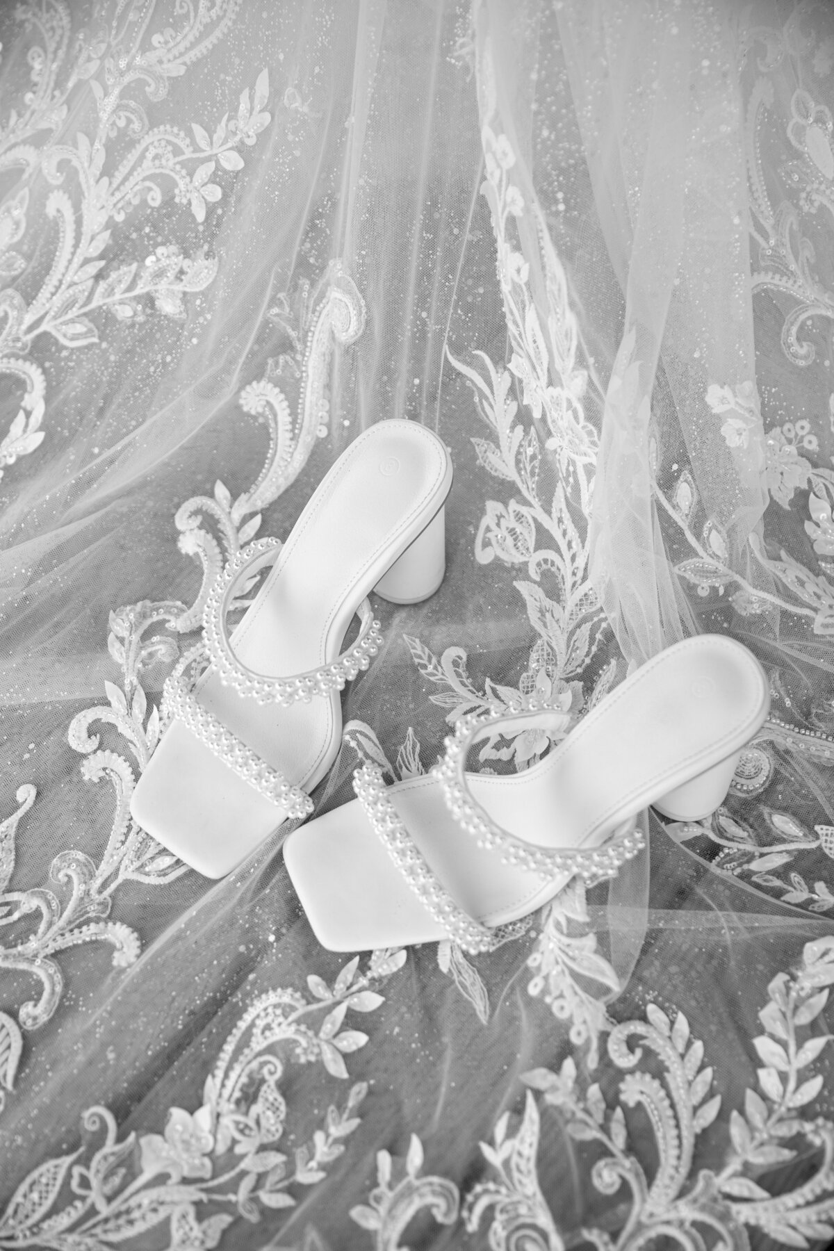 bridal-pearl-heels-on-lace-veil