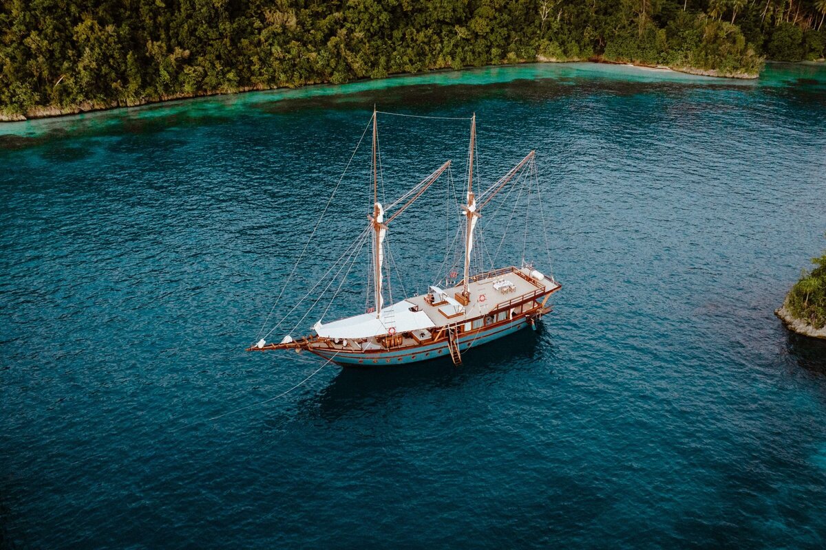 Luxury Yacht Charter Raja Ampat Dewata-yacht_Pacific-High23