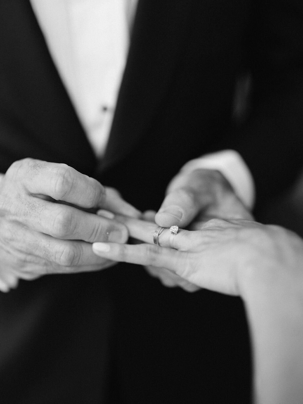 Paris-Photographer-Destination-Franklyn-Wedding-Loire-Chateau-FKPG4235-2023