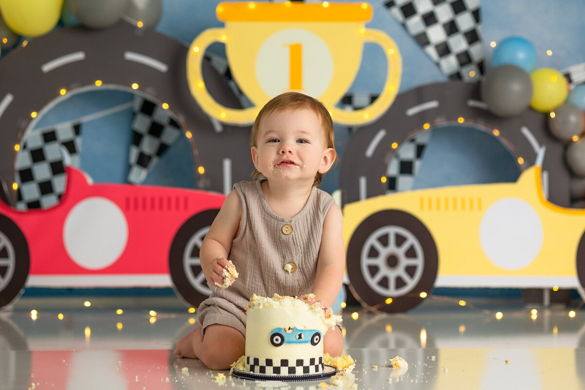 dayton-columbus-cincinnati-cleveland-baby-first-birthday-cake-smash-photographer-fast-one-race-car-theme-amanda-estep-photography